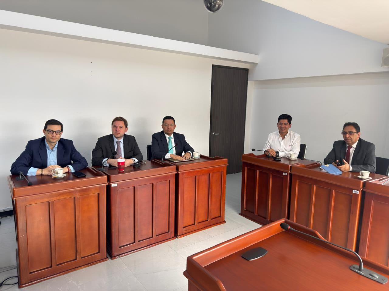 En audiencia de conciliación ante la Corte Suprema de Justicia entre el Senador Ariel Ávila y el excontralor Felipe Córdoba, al calor de un café y después de explicaciones: se clarificó que no hubo irregularidades académicas.